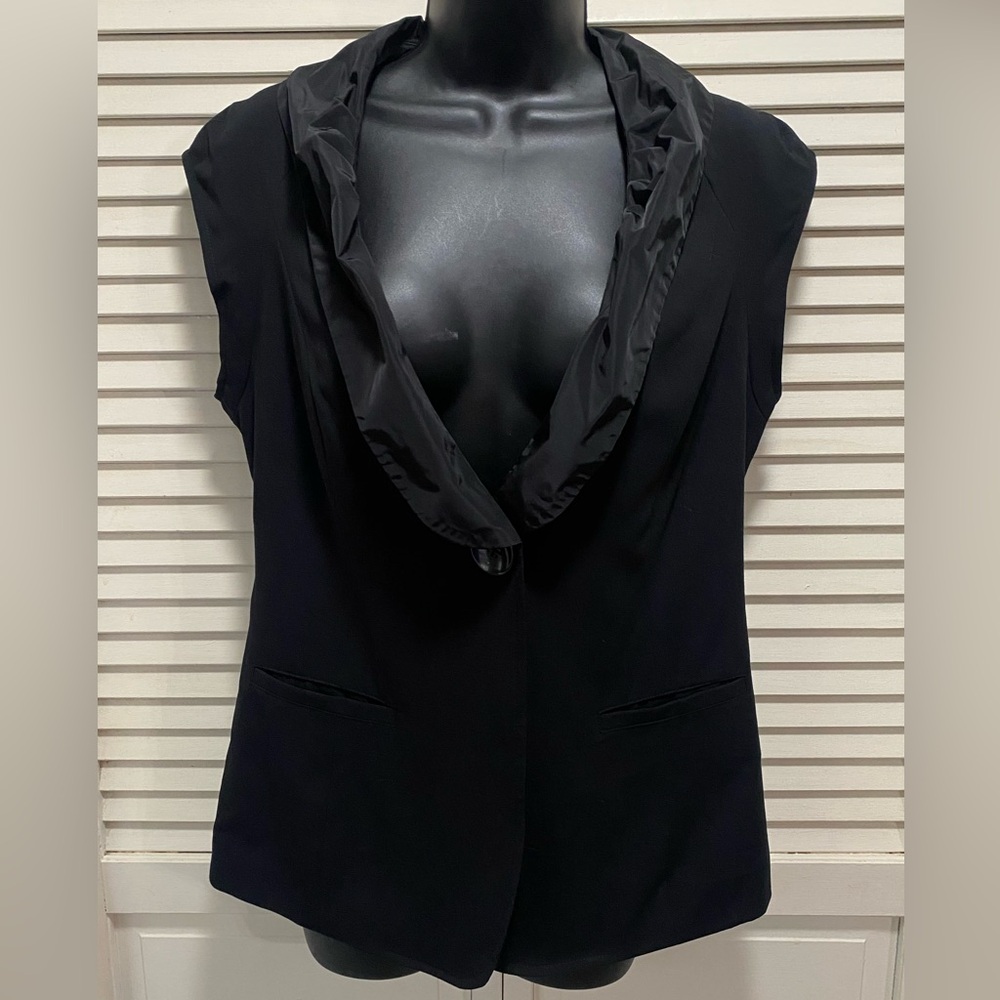 CAbi Tuxedo Vest Silky Ruffled Collar V-Neck 1 Button Cinched Waist Blazer Sz 4